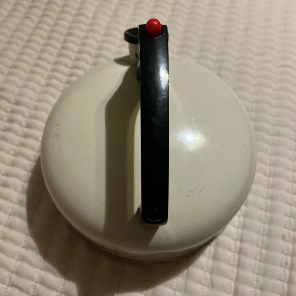 un branded elegant cream
